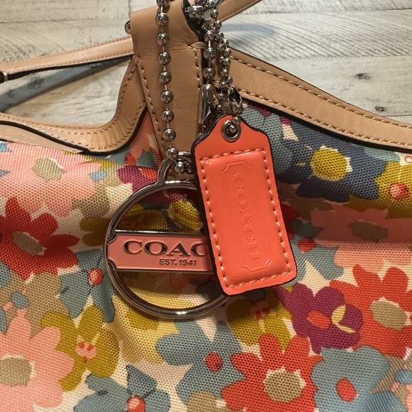 Authentic COACH Handbag and matching wallet - EUC! - Picture 8 of 11